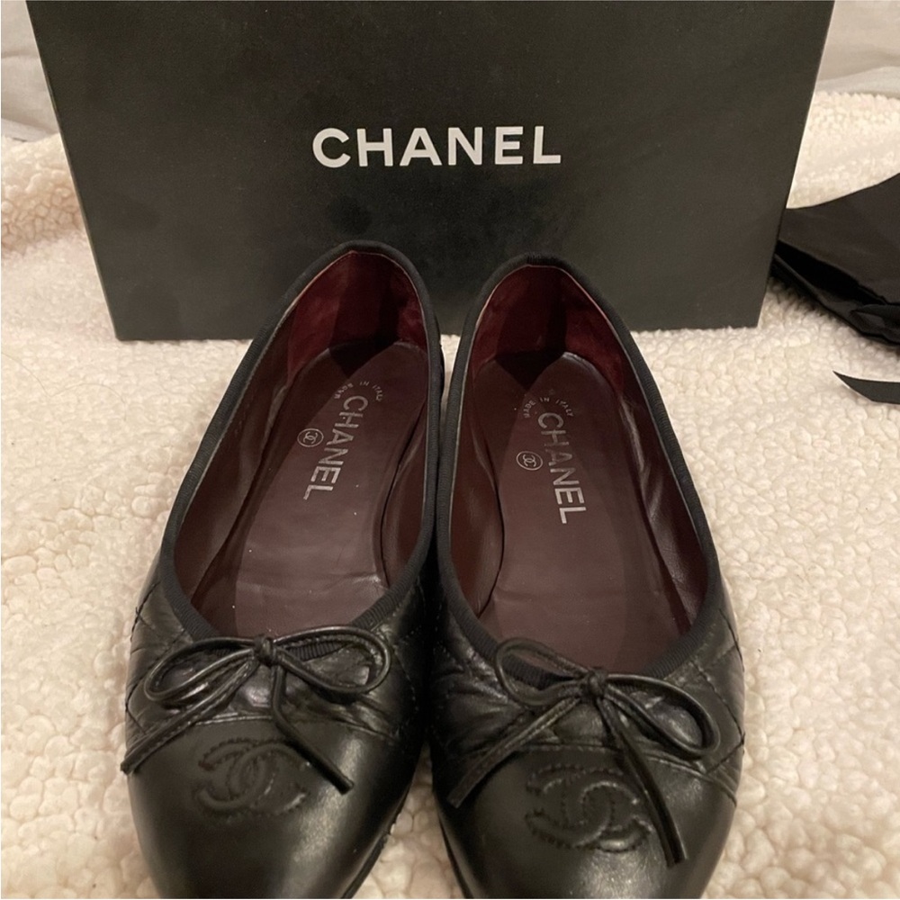 CHANEL Classic Ballerinas in Black Aged
Calfskin - size 37